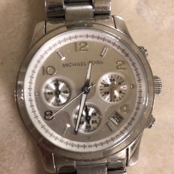 Michael Kors watch - Picture 2 of 3